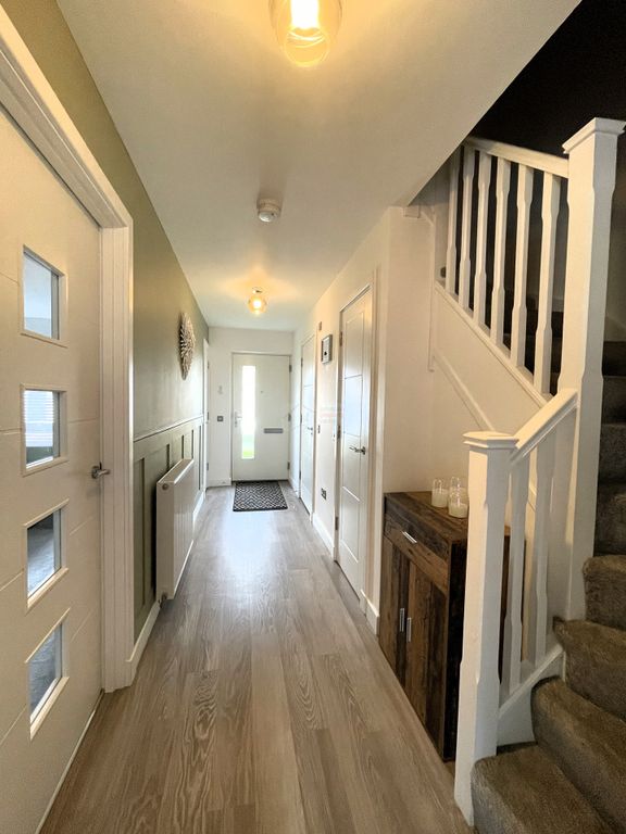 Property photo 2 of 24 Hallway.Jpg