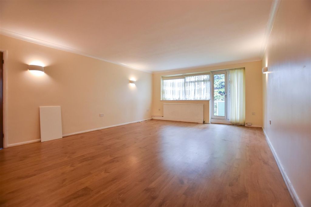 Property photo 3 of 11 Recep.Jpg