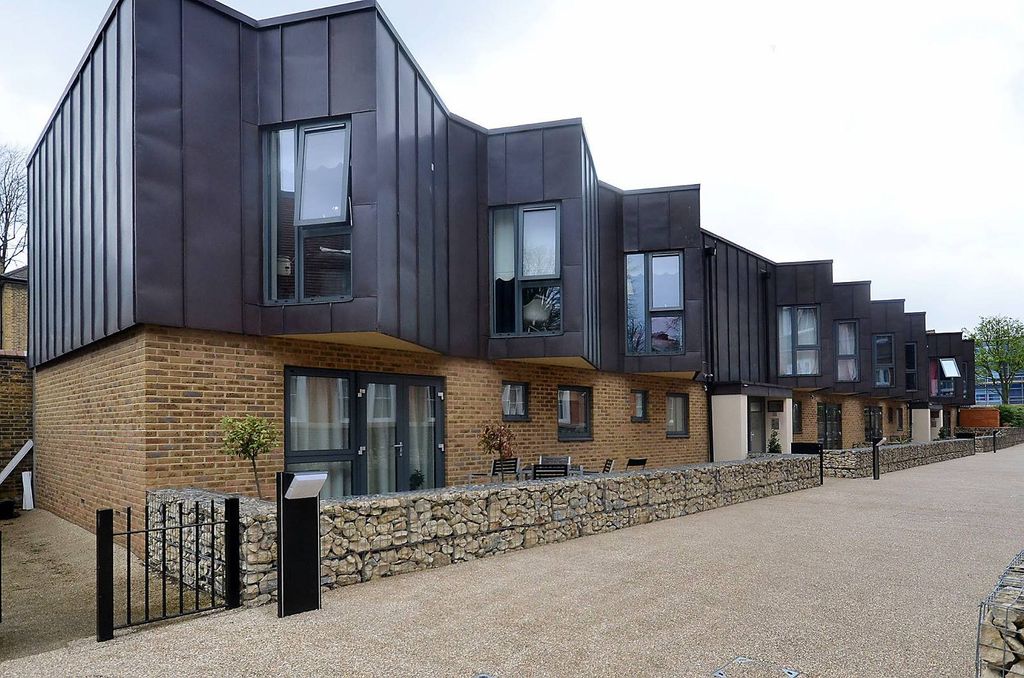 Property photo 2 of 10