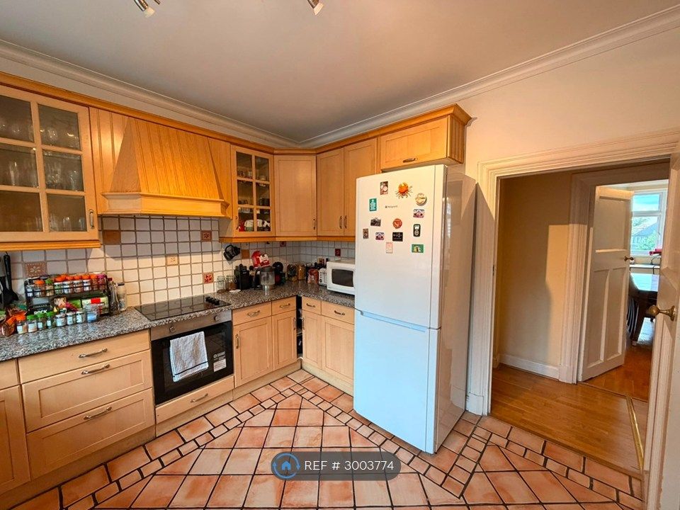 Property photo 3 of 20 Kitchen