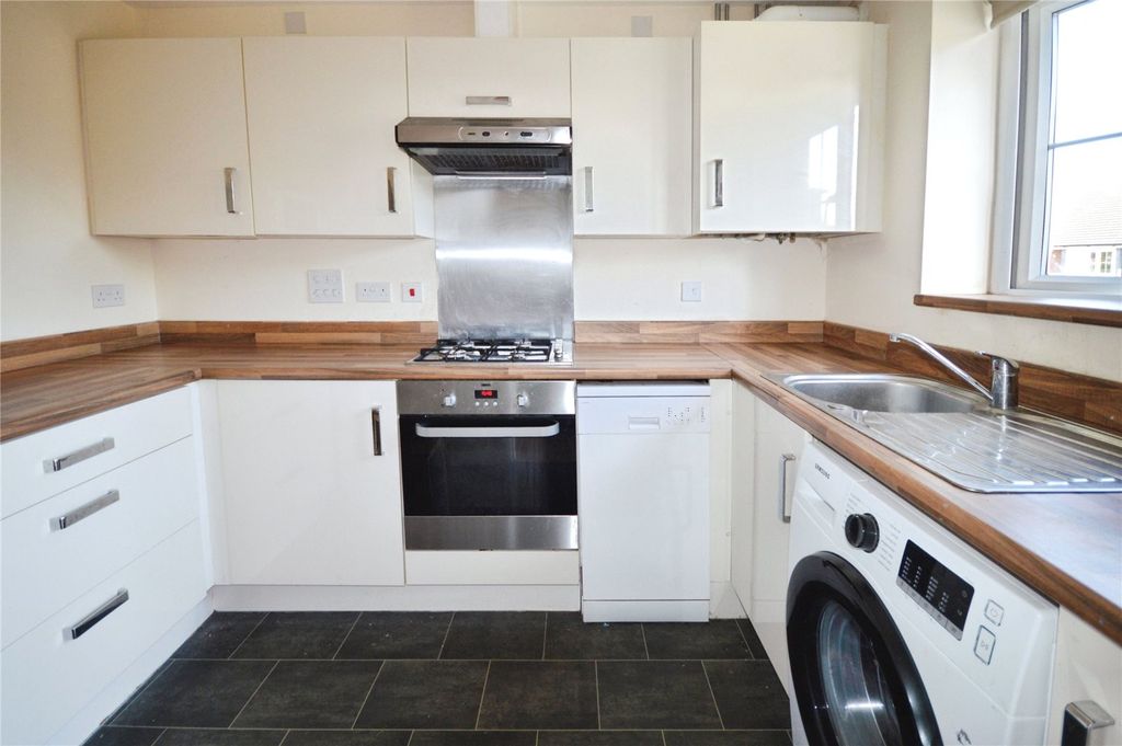 Property photo 2 of 16 Kitchen
