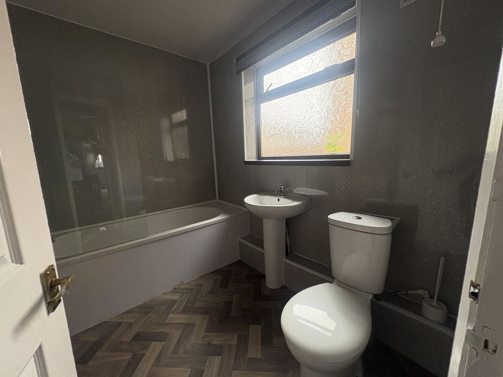 Property photo 3 of 4 Bathroom