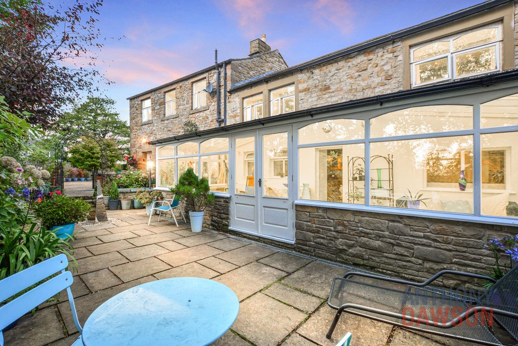 Property photo 2 of 11