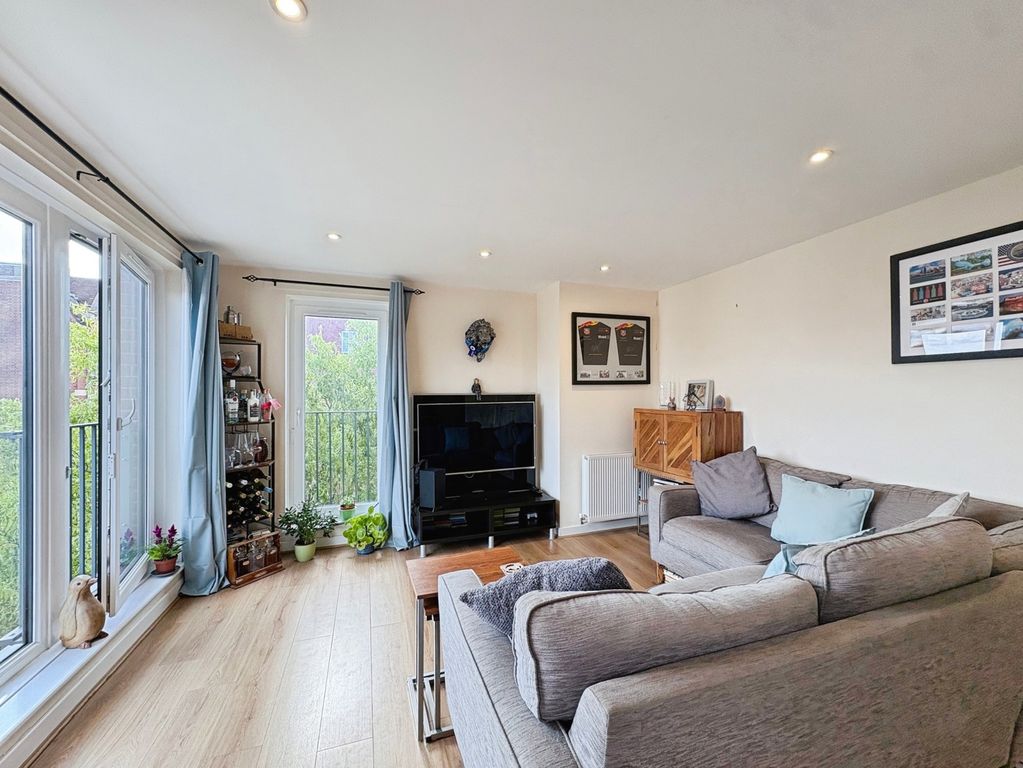 Property photo 3 of 8 Pbox-Img.Jpg