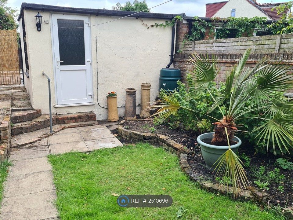 Property photo 3 of 17 Garage In Rear Garden