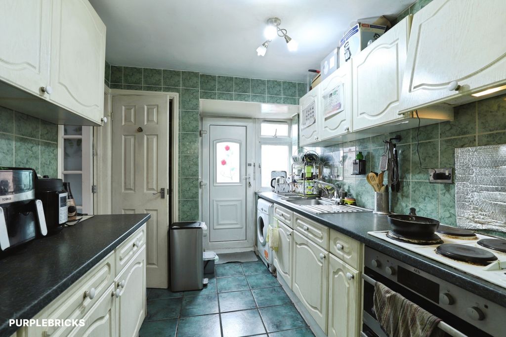 Property photo 3 of 25