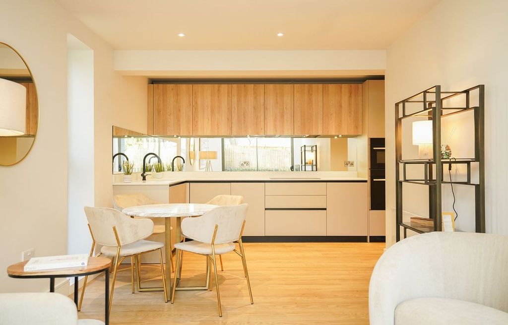 Additional image 4 of 2 bed flat for saleApartment 5 Lydgate Green, Lydgate Lane, Crosspool S10