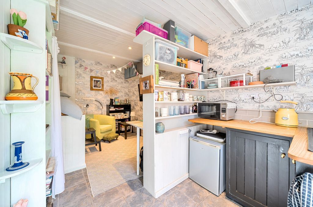 Property photo 2 of 27 1344126-21-68Ada4...