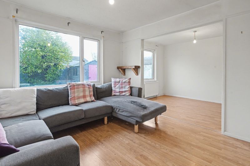 Property photo 3 of 10 Living