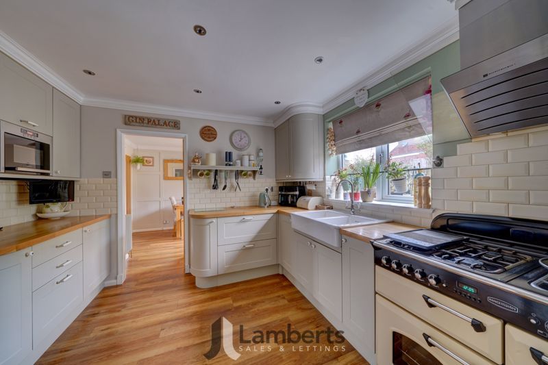 Property photo 2 of 28 Kitchen