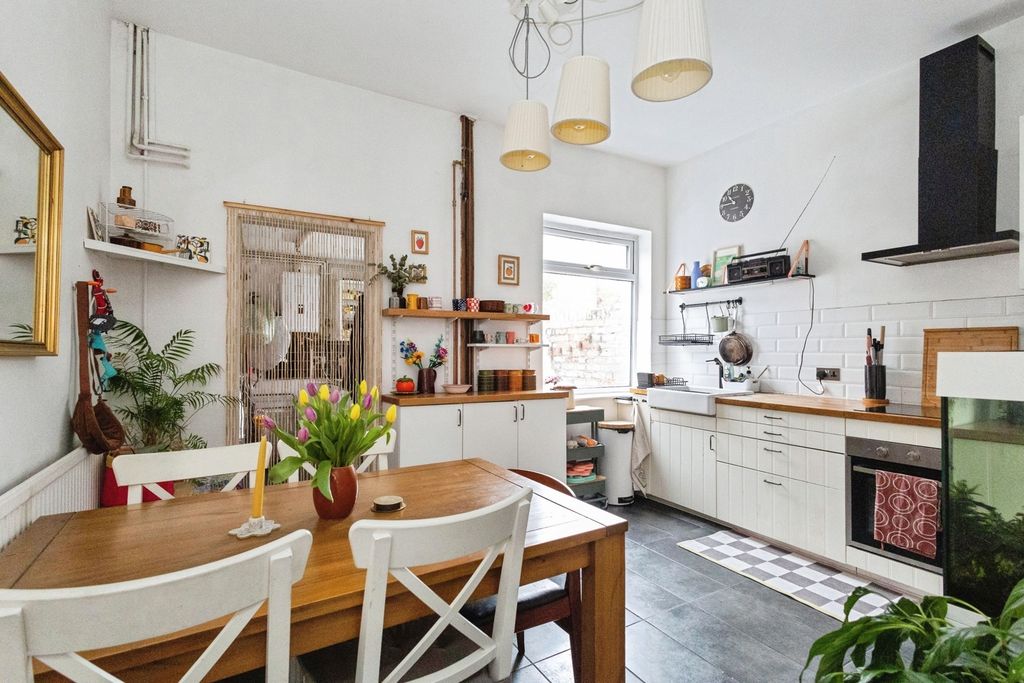 Property photo 3 of 24 Pbox-Img.Jpg