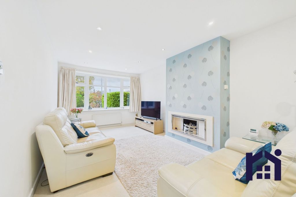 Property photo 2 of 22 Living Room