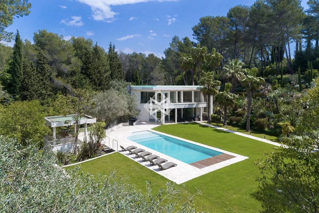 Property photo 1 of 11 Swimming Pool