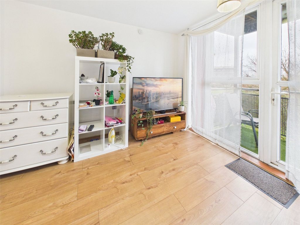 Property photo 3 of 12 Picture No. 11