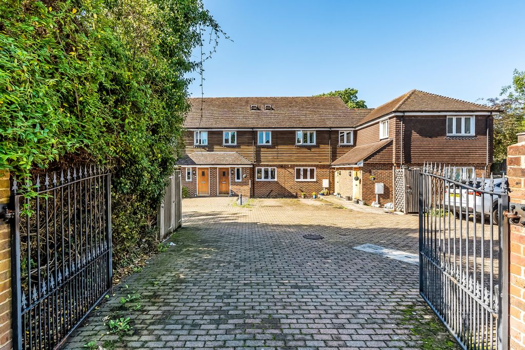 Property photo 2 of 22 8