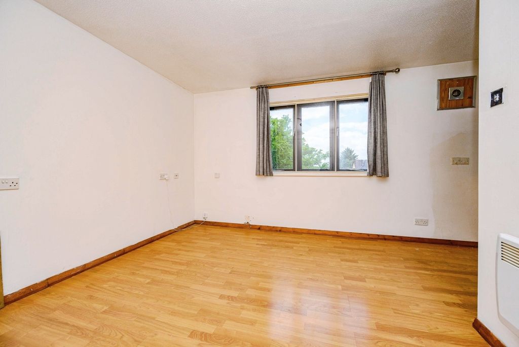 Property photo 3 of 8 Pbox-Img.Jpg