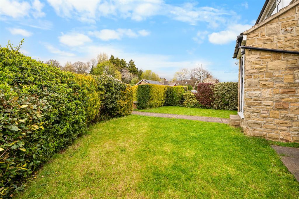 Property photo 2 of 23 Font Garden