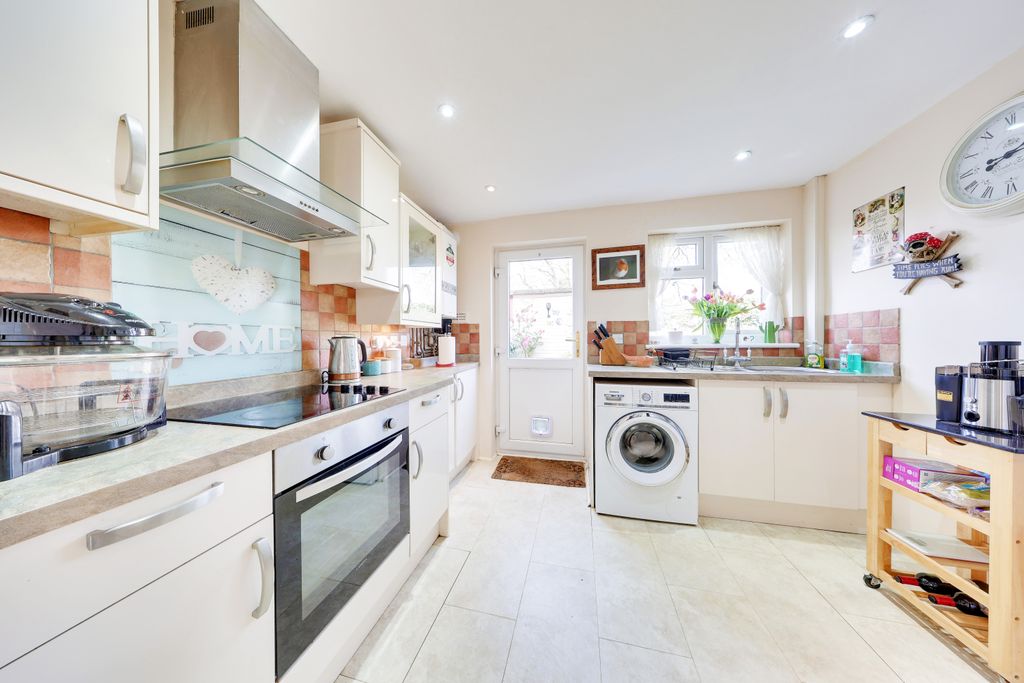 Property photo 3 of 16