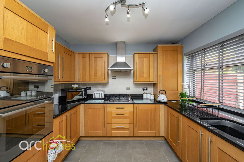 Property photo 3 of 38