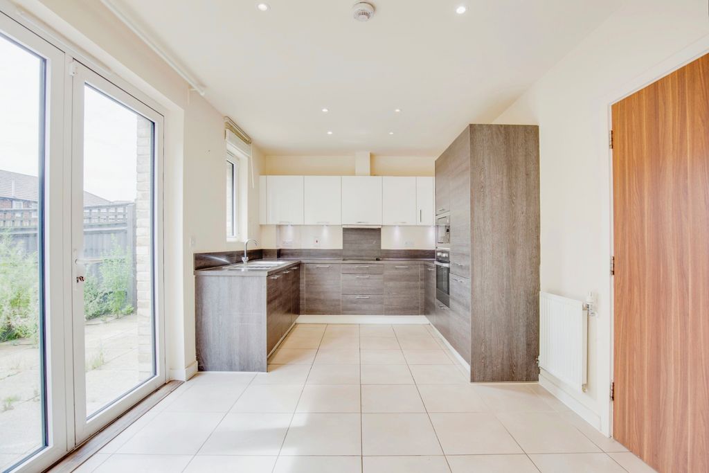 Property photo 2 of 12 Kitchen/Breakfast Room