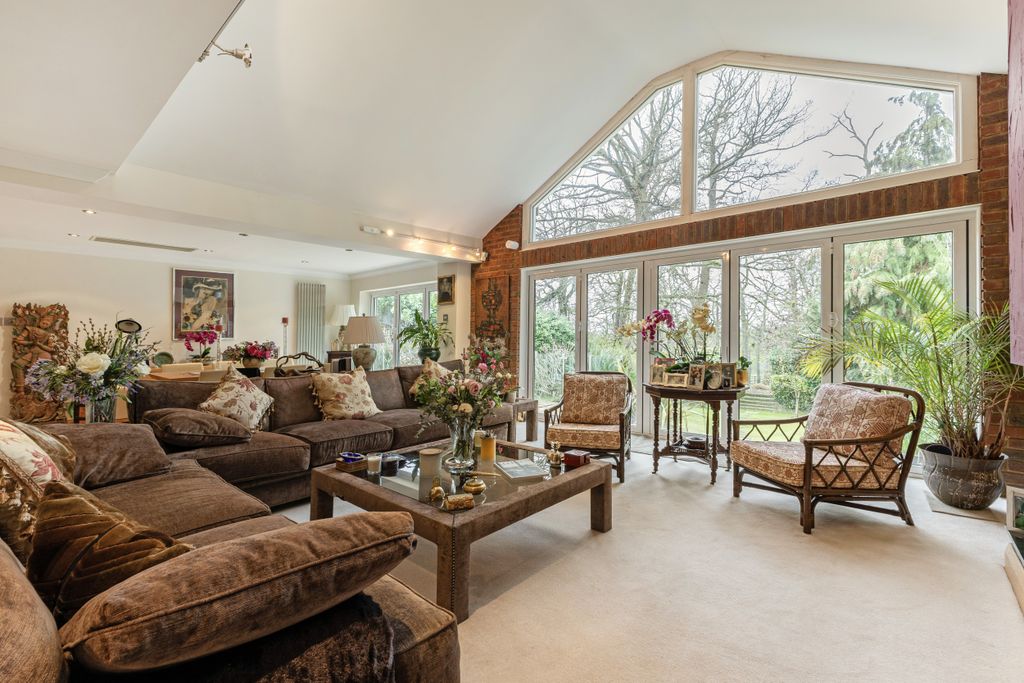 Property photo 2 of 23