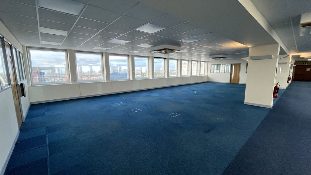 Property photo 2 of 21 Picture No. 27