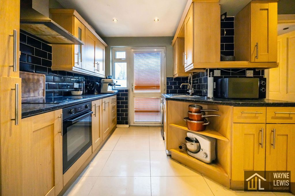 Property photo 3 of 39