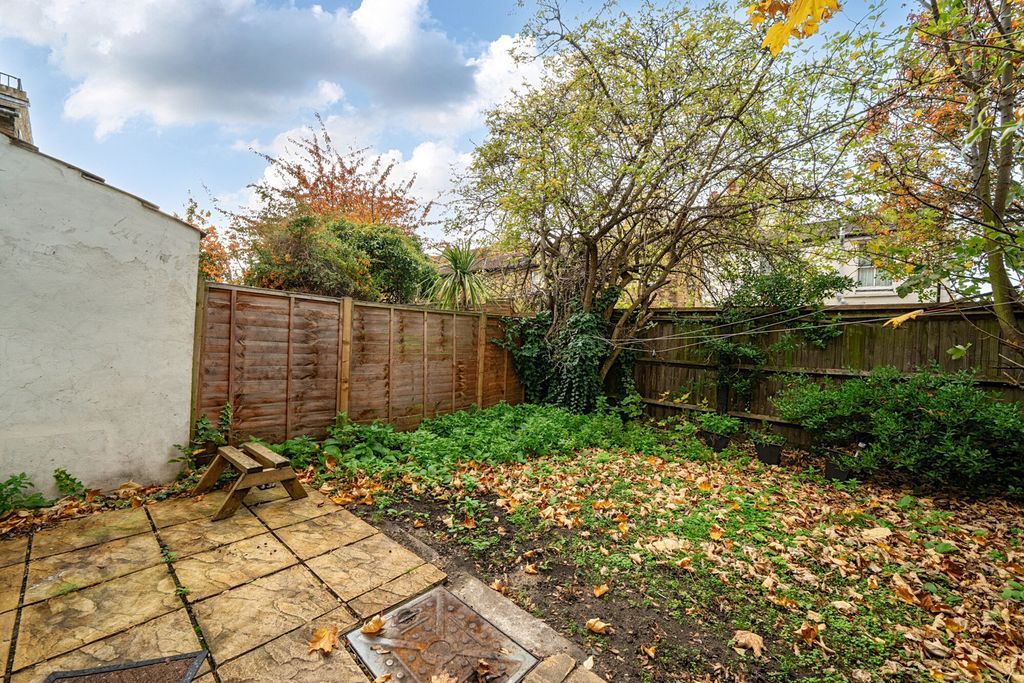 Property photo 3 of 17 Garden