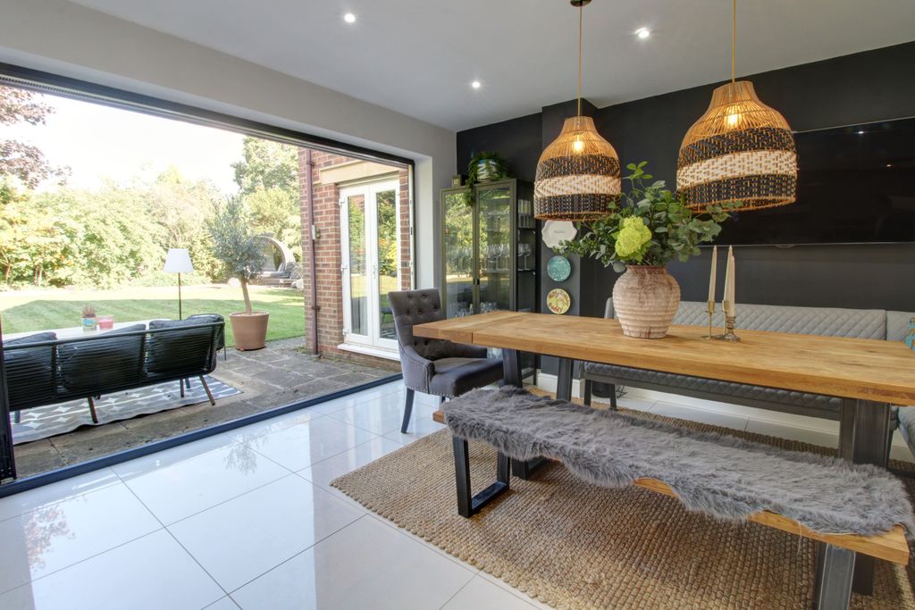 Property photo 2 of 28 Dining Area