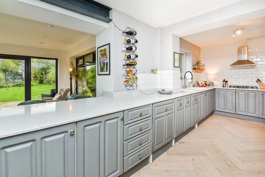 Property photo 2 of 21