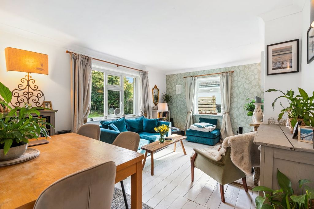 Property photo 2 of 21