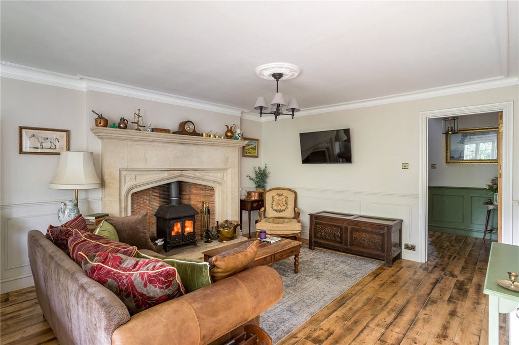 Property photo 2 of 35 House. Partnership