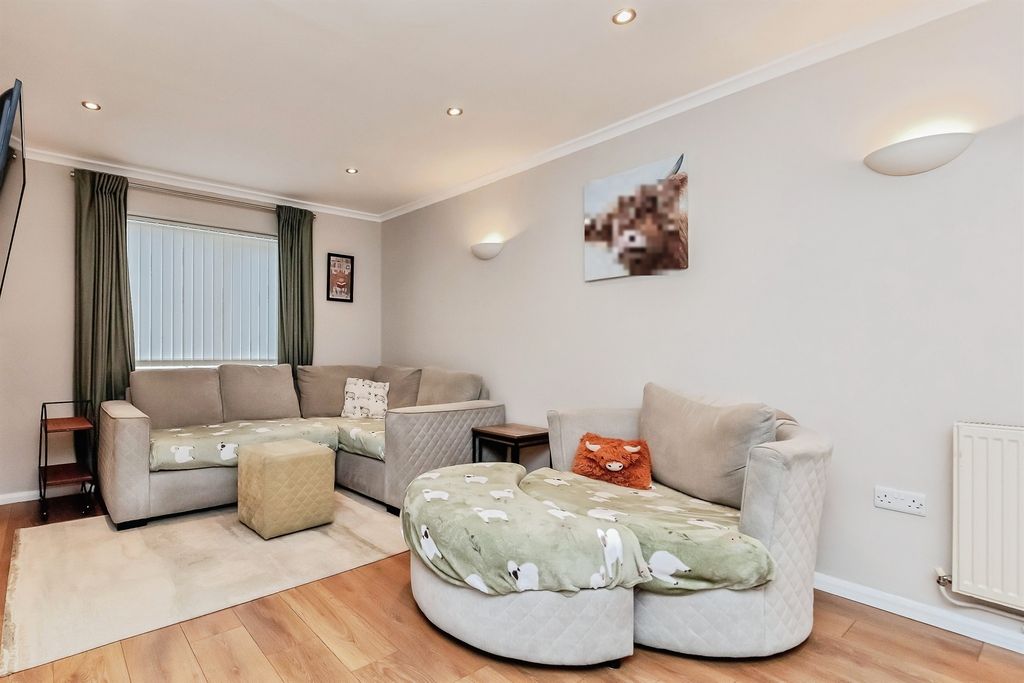 Property photo 3 of 20