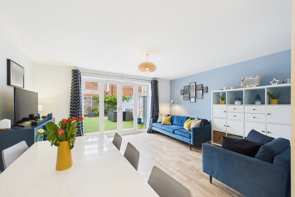 Property photo 2 of 27