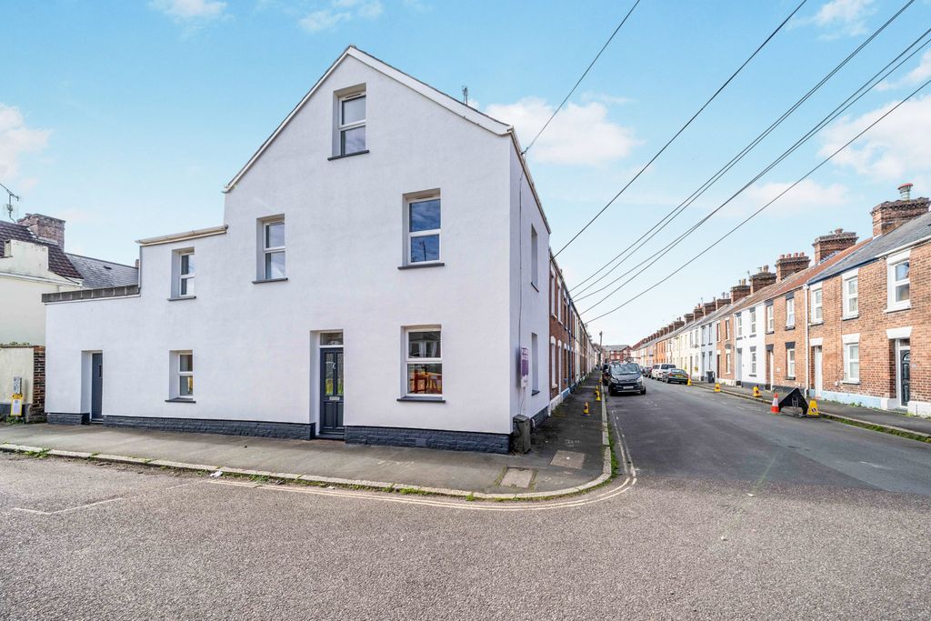 Property photo 2 of 21