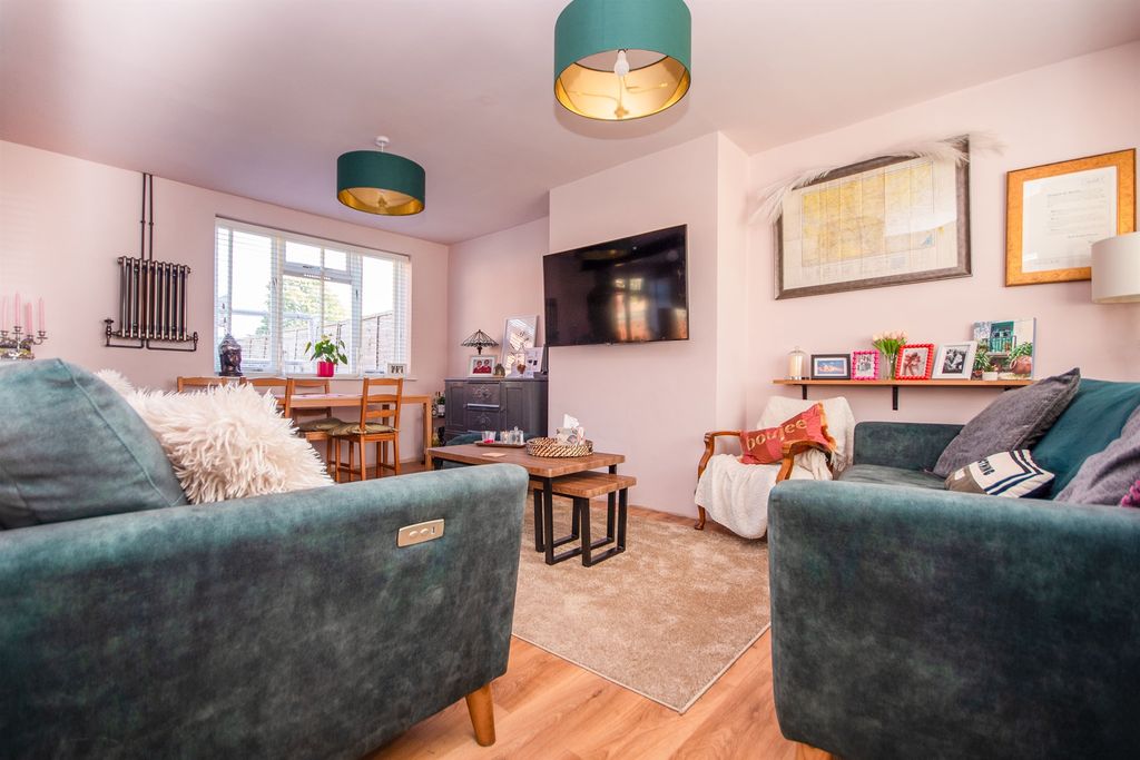 Property photo 3 of 12