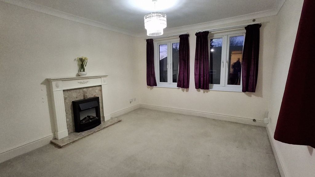 Property photo 3 of 10 Living Room