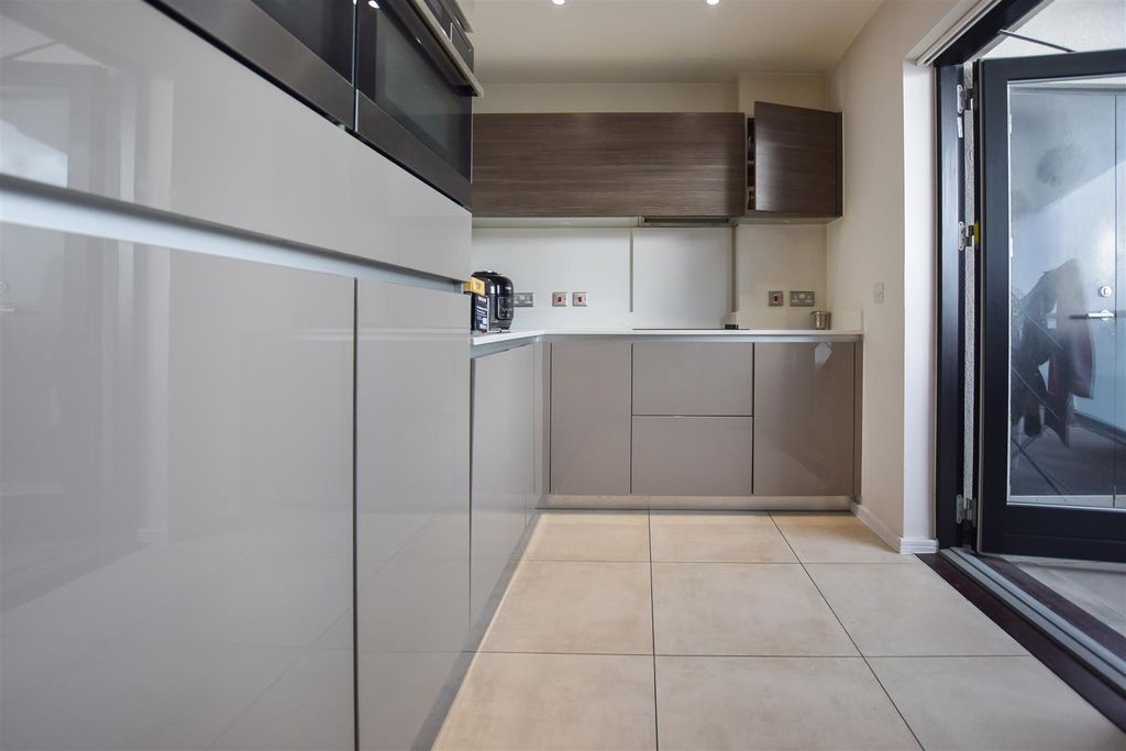 Property photo 3 of 10 Kitchen.Jpg