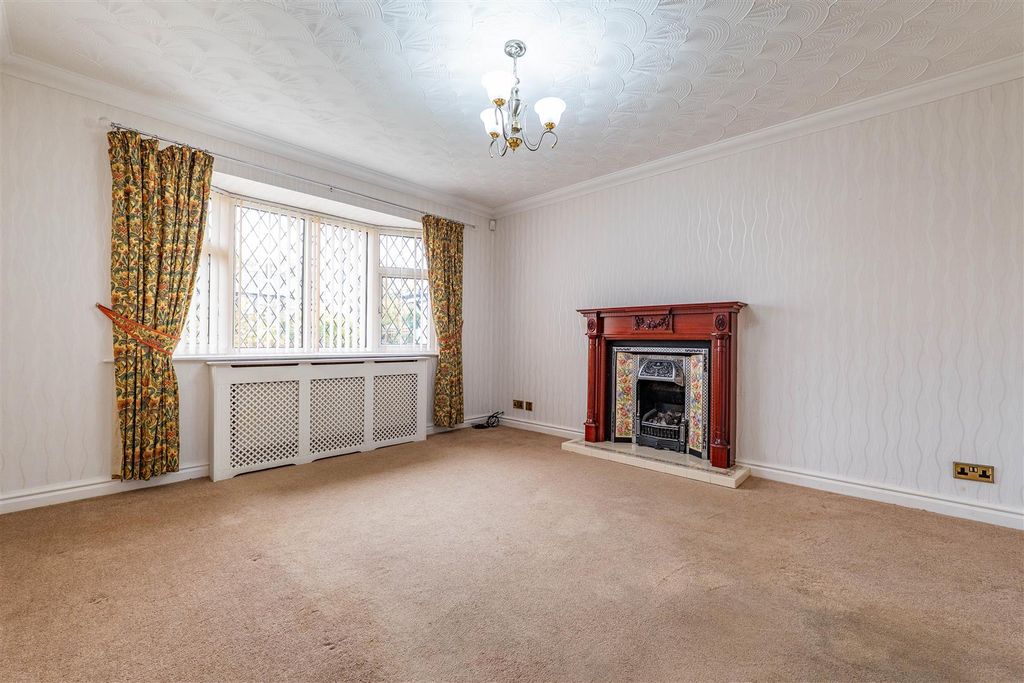 Property photo 2 of 23 Lounge