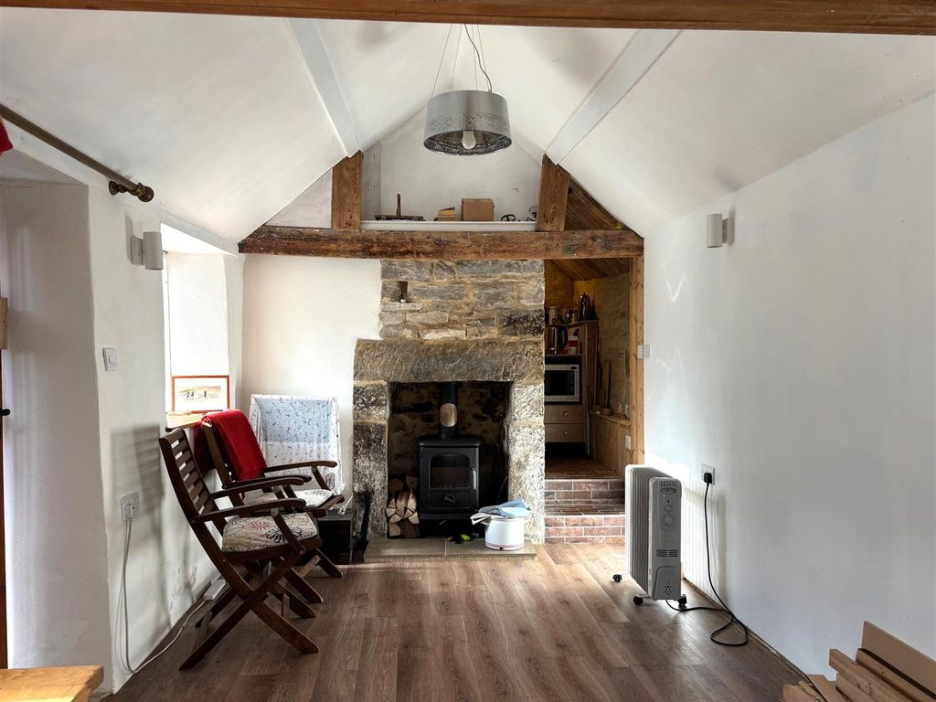 Property photo 3 of 12 4293 Mainroom.Jpeg