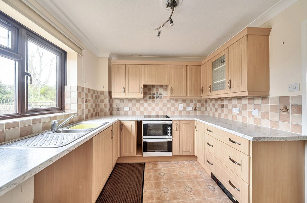 Property photo 2 of 25 1404563-15-699dc0...