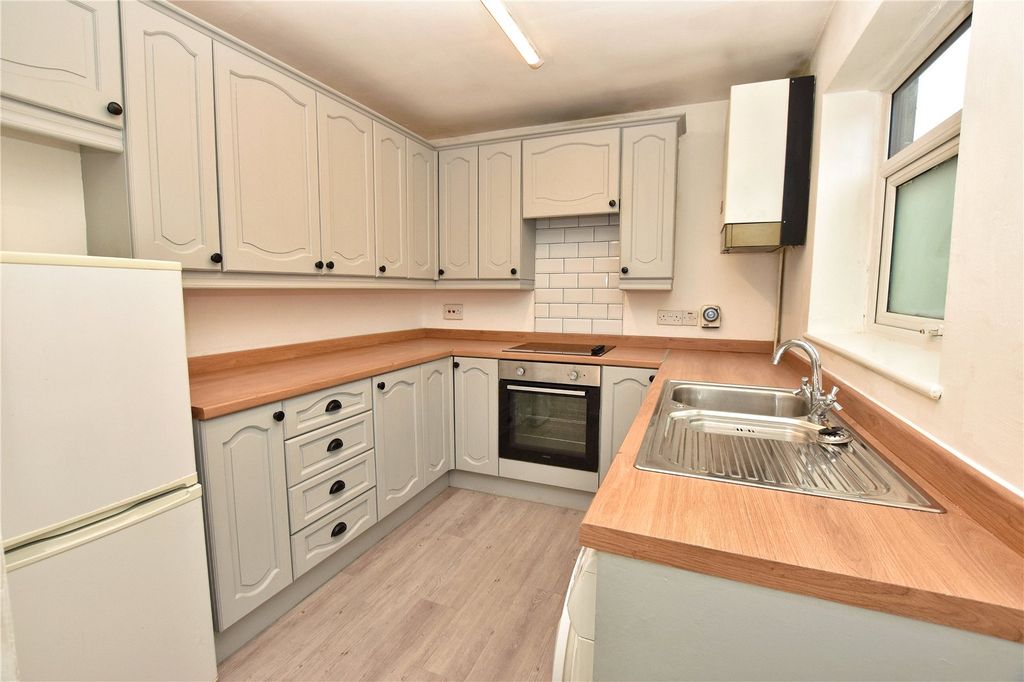 Property photo 3 of 14 Kitchen