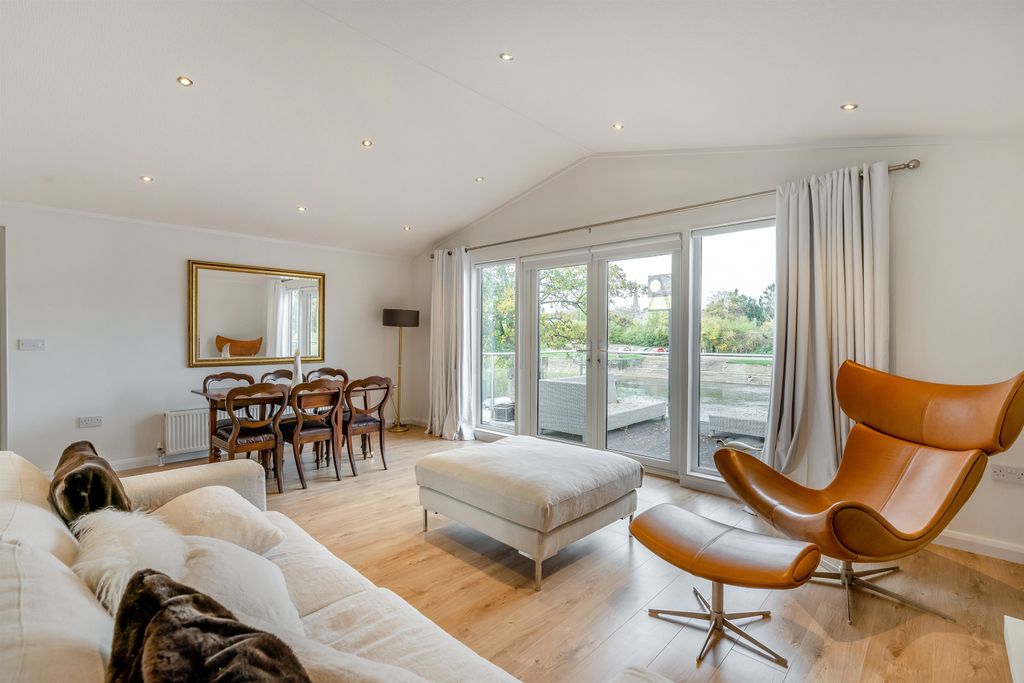 Property photo 3 of 38