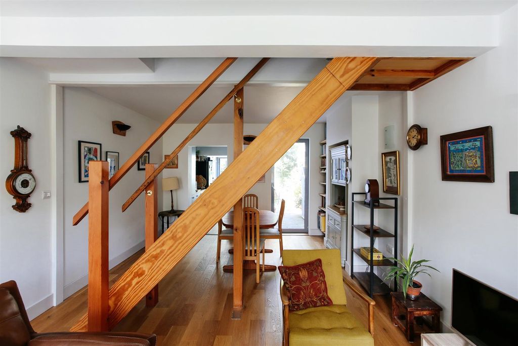 Property photo 3 of 41