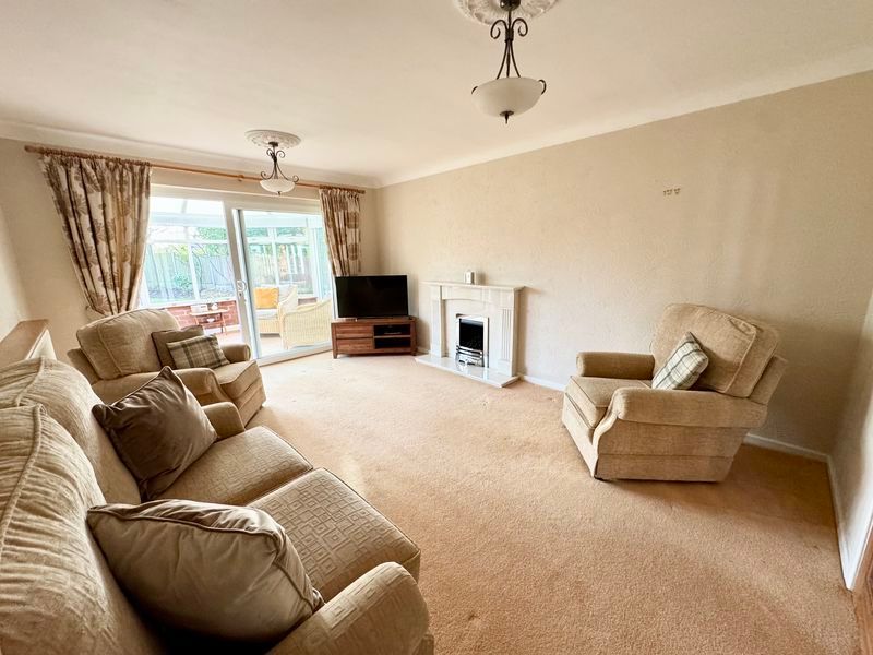 Property photo 2 of 20 Lounge