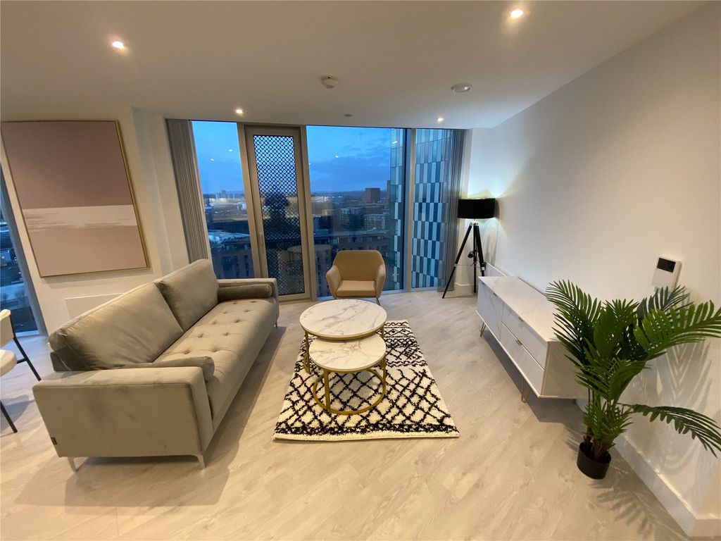 Property photo 2 of 27 Picture No. 25