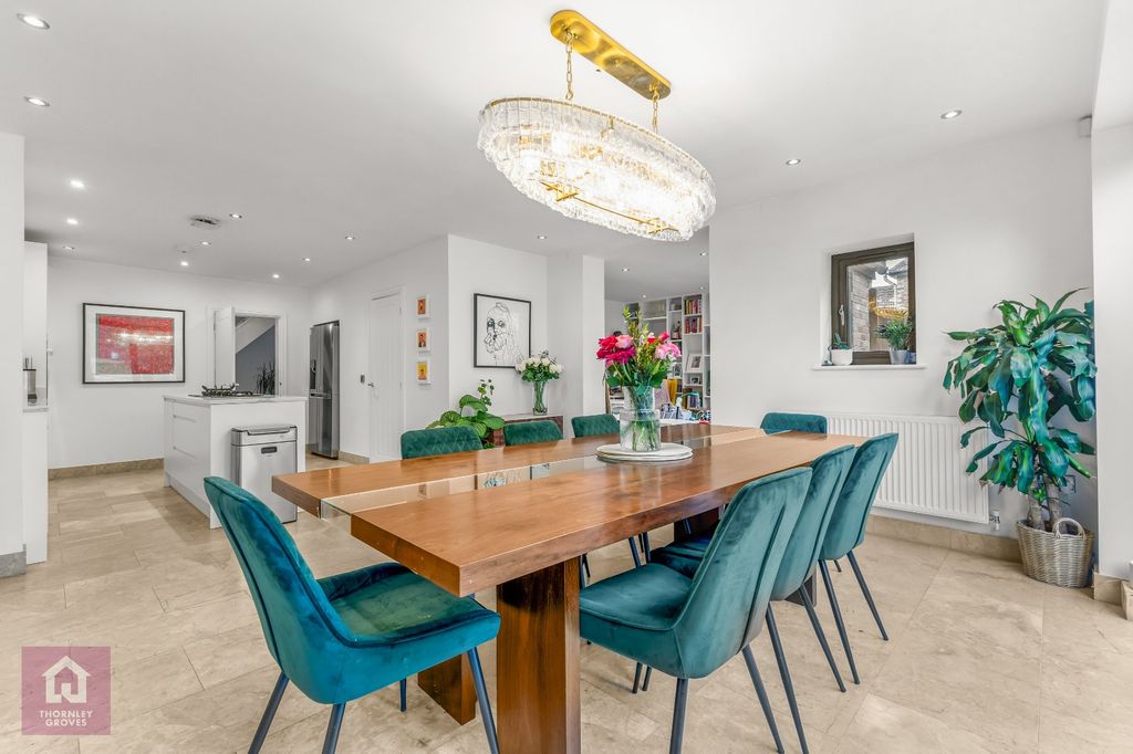 Property photo 3 of 31 Picture 3