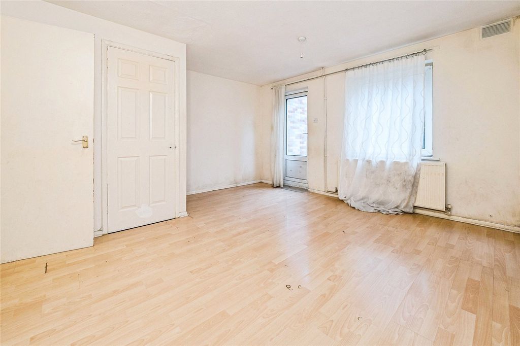 Property photo 2 of 19 Picture No. 12