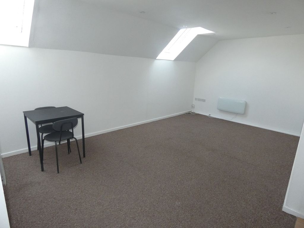 Property photo 2 of 7 Lounge