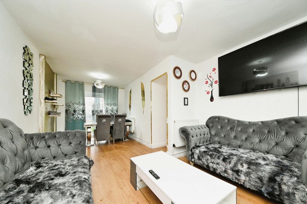 Property photo 2 of 17 Photography